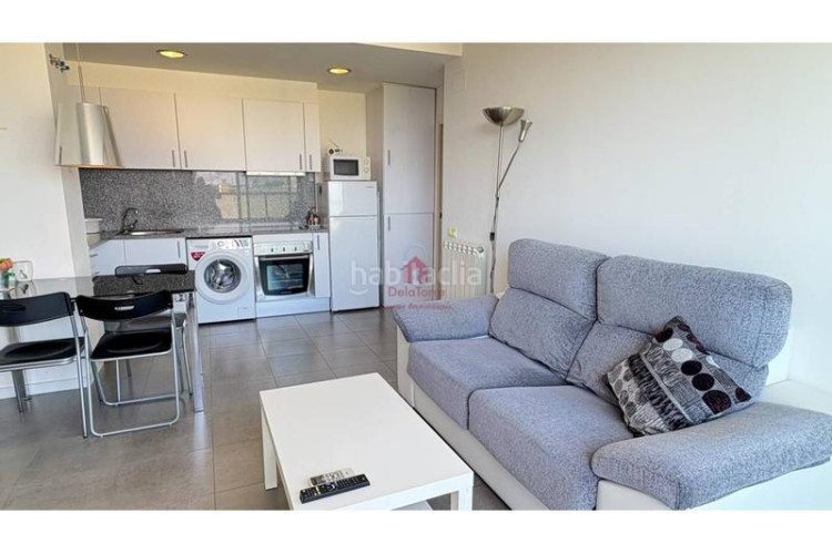 Piso  en venta con balcón a pie de comedor, parking y trastero, listo para entrar a vivir! en Terrassa