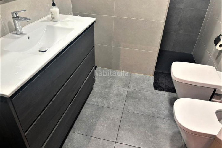 Planta baja  de 112 m2 con entrada independiente, con 2 terrazas en poble nou- en Terrassa
