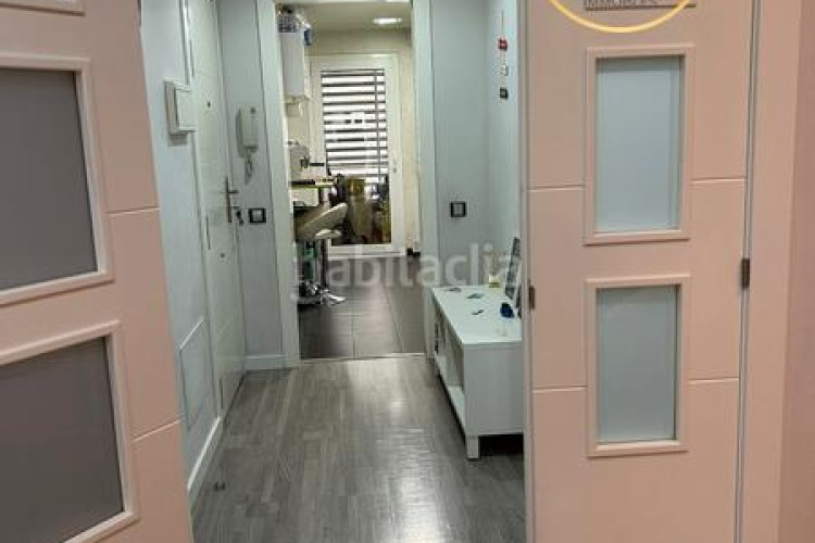 Piso amplio piso familiar con suite, balcones y parking en zona residencial tranquila en Terrassa