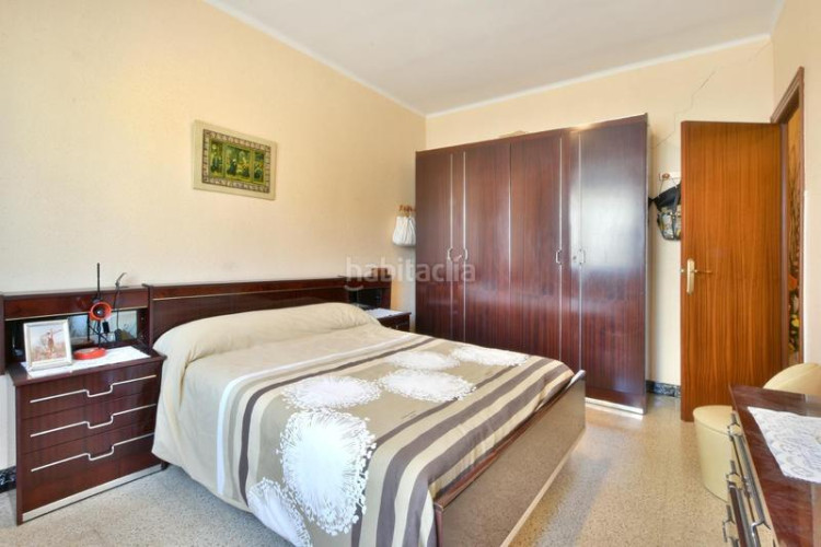 Casa amplia casa en La Maurina con garaje y terraza en Terrassa