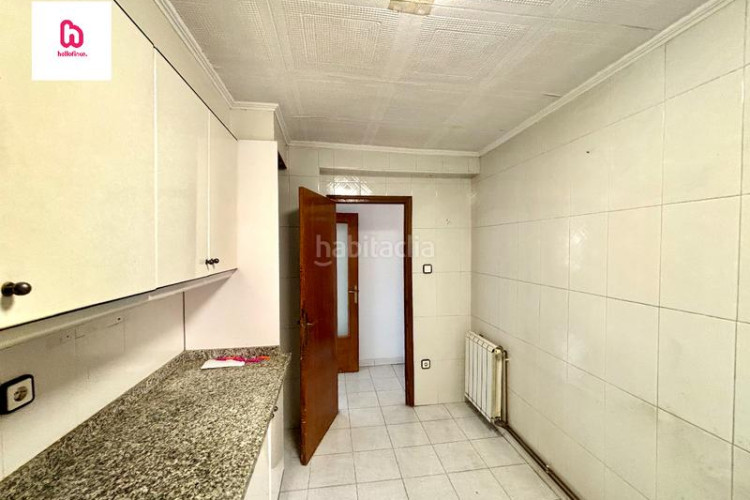 Piso  de 4 habitaciones con lavadero galería y balcón en Terrassa