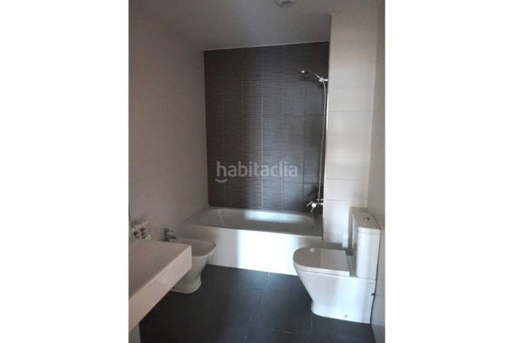 Piso torressana fantastico piso de 2 habitaciones con pk trastero con piscina comunitaria en Terrassa