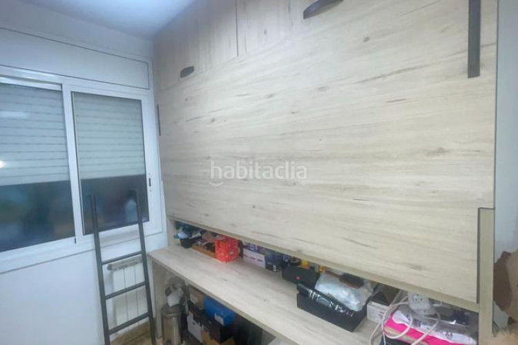 Piso pis amb , pàrquing, traster i piscina comunitària en Terrassa