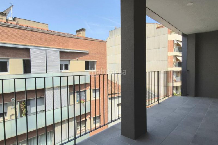 Dúplex duplex invertit obra nova de 160 m2 4 hab dobles i 4 terrasses al carrer transversal en Terrassa