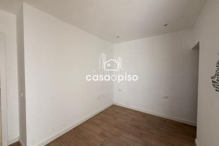 Casa adosada  en ca naurell, 3 dormitorios y 2 baños. buen estado, orientada al sur. perfecta para disfrutar de un hogar acogedor. en Terrassa