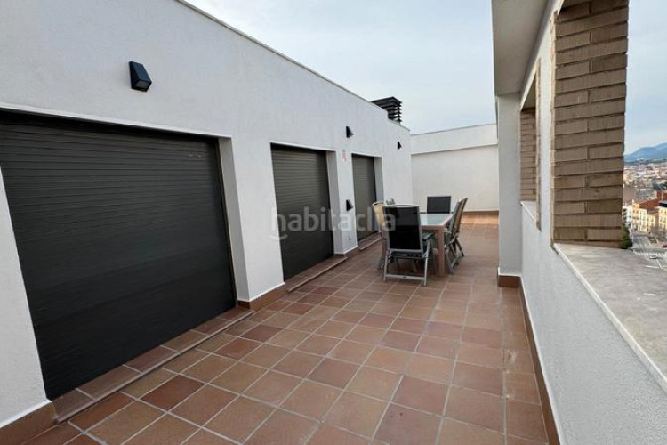 Dúplex en carrer de miquel vives 5 exclusivo duplex: salón-comedor, cocina, 4 habitaciones, 3 baños, terraza, pk y trastero en Terrassa