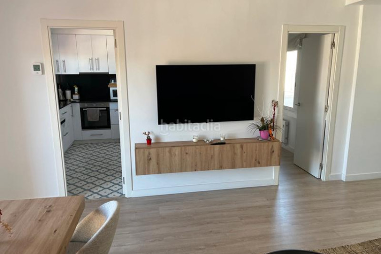 Piso en carrer de topete 52 precioso piso muy luminoso en inmejorable ubicación: consta de un salón-comedor, cocina, 3 habitaciones, baño, aseo, balcón y tra. en Terrassa
