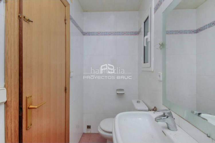Piso ático con terraza con 5 habitaciones en can palet infórmese en Terrassa