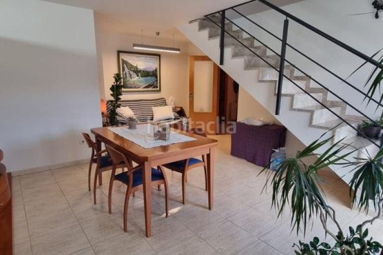 Dúplex  en planta 3 dormitorios y estudio 2 terrazas parquing en Terrassa