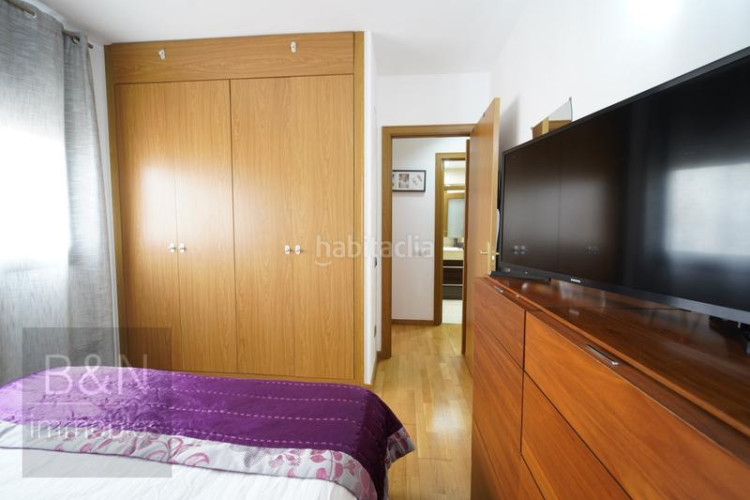 Piso te vas a enamorar de su carácter! amplio, luminoso, con zona comunitaria y plaza de párquing con trastero en Terrassa