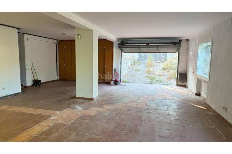 Casa  de 200m construidos en venta a 4 vientos en la urbanización font de lespardenya, en Terrassa