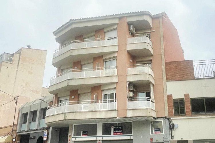 Plau00E7a del Mestre Serrat, Sant Pere