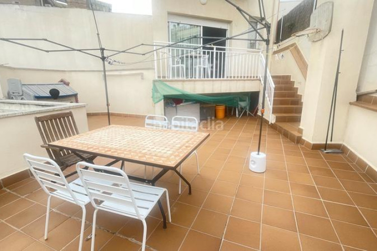 Piso zona de sant pere. piso de 3habs. + 2lav. + balcón + trastero + piscina comunitaria en Terrassa