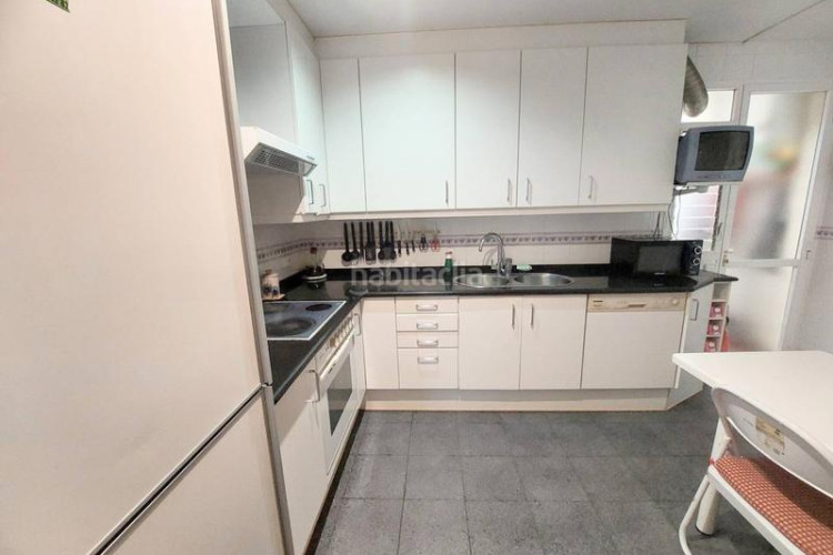 Piso gran piso en el barrio de sant pedro, 4 habitaciones. entrega inmediata en Terrassa