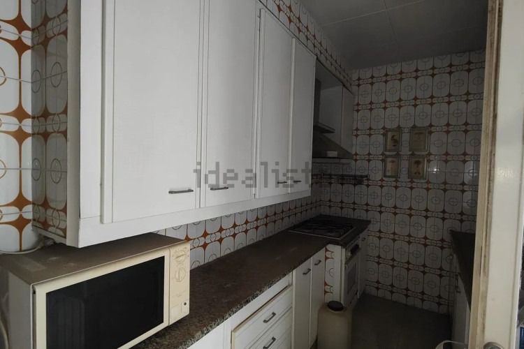 Venta Casa Adosada a Reformar con muchas posibilidades.