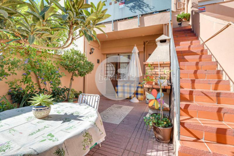 Casa exclusiva casa de tres plantas y un estudio a tan solo 5 minutos del centro en Terrassa