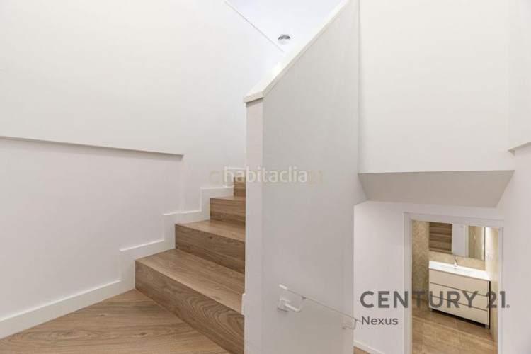 Apartamento en carrer de pere fizes ático dúplex con distribución invertida, suite, terrazas y acabados premium en Terrassa