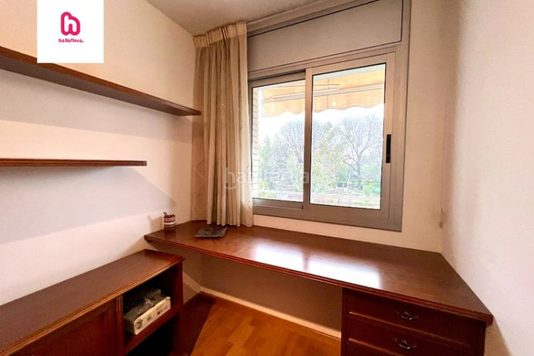 Piso  de 3 habitaciones con 2 balcones y vistas al parque sant jordi en Terrassa