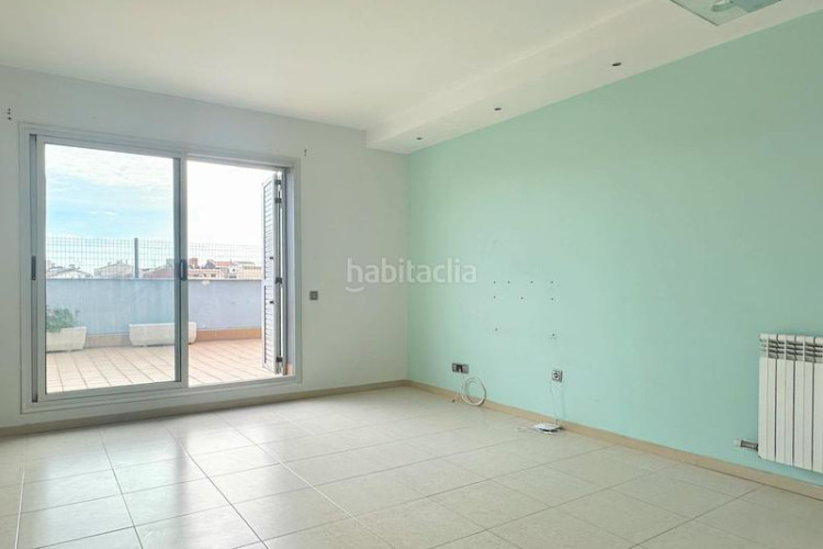 Ático atico seminuevo de 102 m2 con terraza de 53 m2 a pie de comedor con parquing y tratero incluidos en avenida madrid tocando estacio en Terrassa