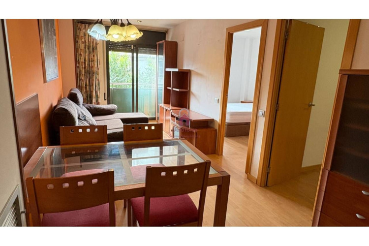 Poetesa Capara, Sant Pere Nord