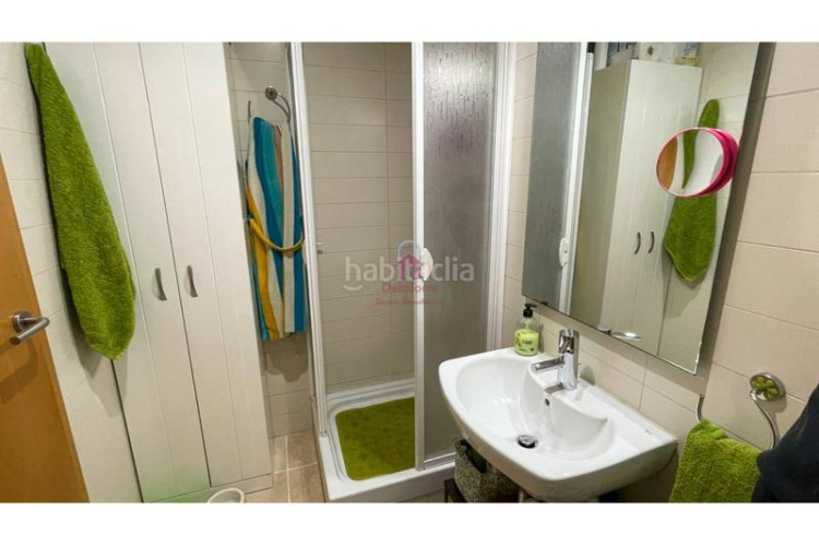 Piso  seminuevo en venta tocando avda. de barcelona de 35m construidos. en Terrassa