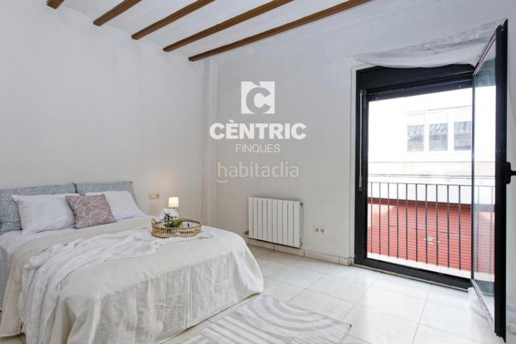 Casa adosada casa en el centro de cuatro habitaciones en Terrassa