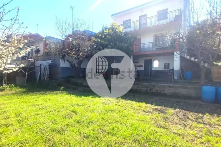 Casa independiente en calle del Camerun