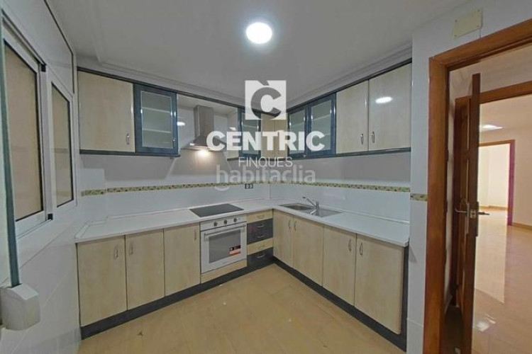 Piso  moderno con 3 habitaciones gran oportunidad ! en Terrassa