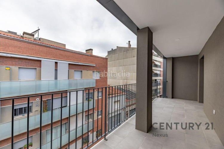 Apartamento en carrer de pere fizes ático dúplex con distribución invertida, suite, terrazas y acabados premium en Terrassa
