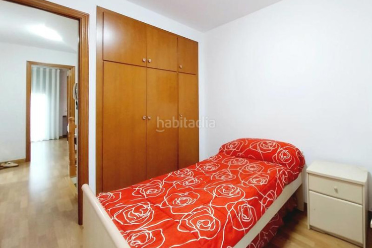 Casa magnifica unifamiliar de 230 m2 con garaje 3 coches, 3 dormitorios dobles, espectacular estudio 55 m2 y patio en Terrassa