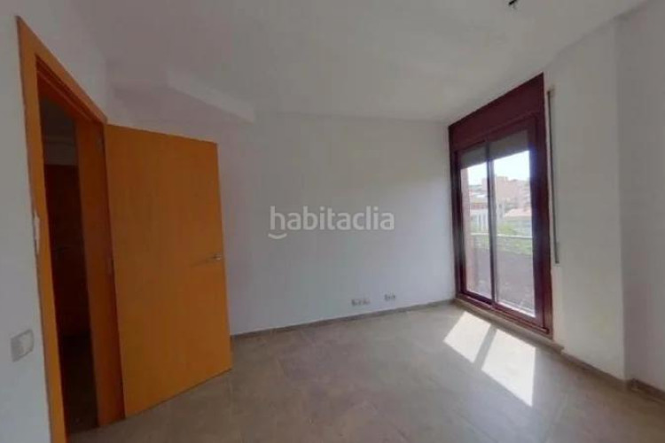 Piso (barcelona). "okupado" (no se puede visitar ni hipotecar). en Terrassa