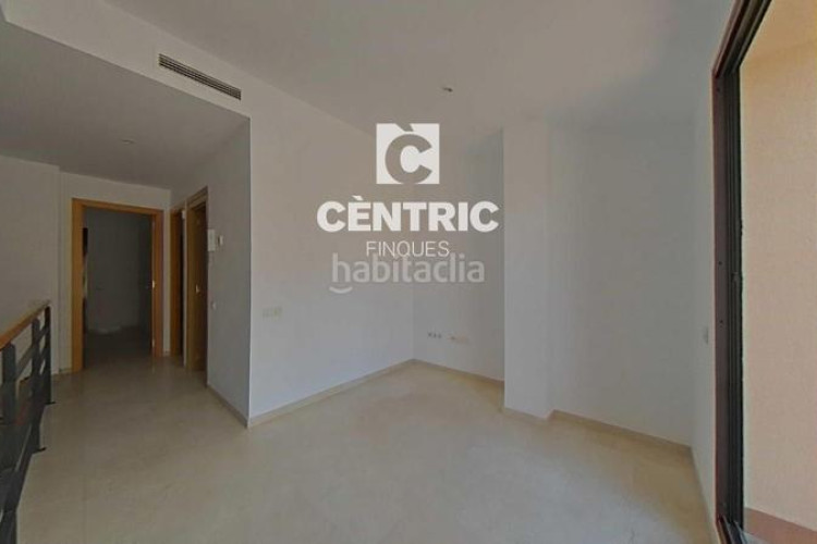 Dúplex piso reformado con 3 habitaciones y alquiler activo inversión con recorrido! en Terrassa