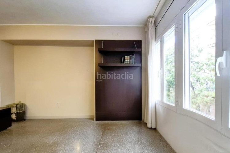 Piso cantoner de 115 m2 i 4 hab al carrer faraday a 100 metres de la plaça del progres en Terrassa