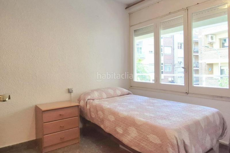 Piso cantoner de 115 m2 amb 4 hab i 2 banys al carrer faraday a 100 metres de la plaça del progres en Terrassa