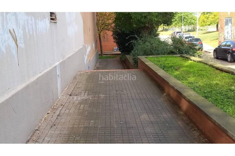 Piso  en la calle olot en Les Arenes - La Grípia - Can Montllor Terrassa