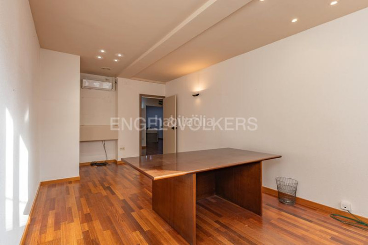 Apartamento gran oportunidad para crear tu hogar en el centro 131m2 en Terrassa
