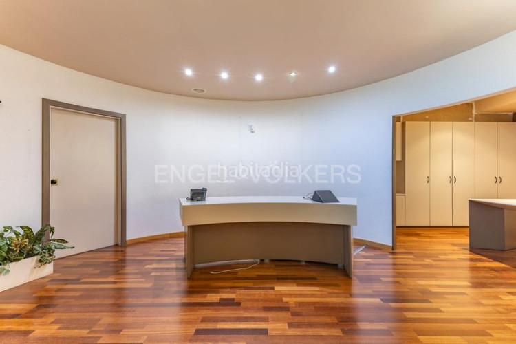 Apartamento gran oportunidad para crear tu hogar en el centro 131m2 en Terrassa