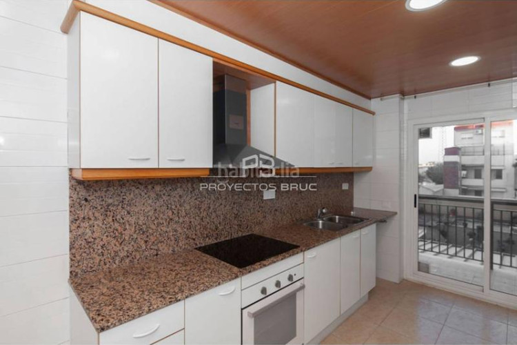 Piso  de 3 dormitorios en venta infórmese en Terrassa