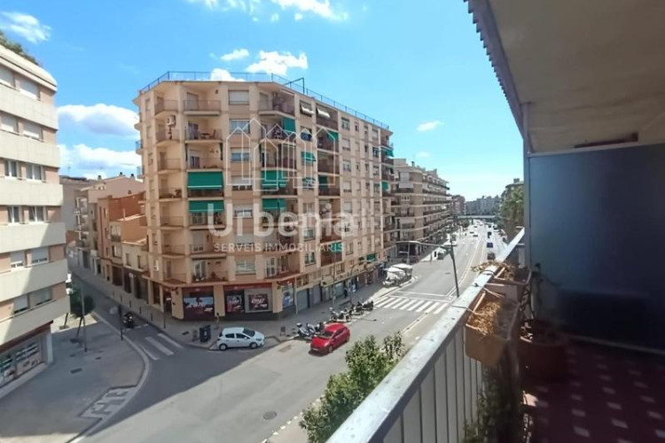 Piso gran piso, 4 habitaciones, genial ubicación en Terrassa