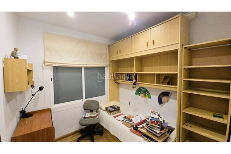 Piso oportunidad piso tipo casa gran garaje y terraza en Terrassa
