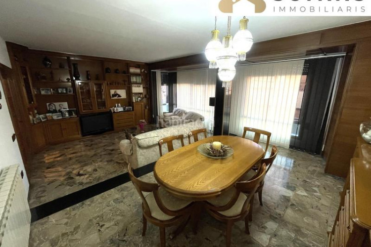 Casa adosada con amplias terrazas y gran potencial en Terrassa