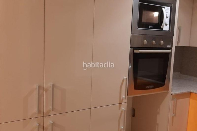 Piso acogedor piso de 1 dormitorio en venta, con cocina americana, terraza acristalada y parking. ideal para disfrutar de comodidad y e en Terrassa