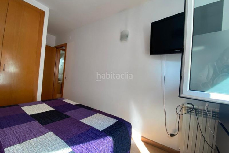 Piso zona de siglo xx. piso de 2habs + 1lav + trastero + pk opcional en Terrassa