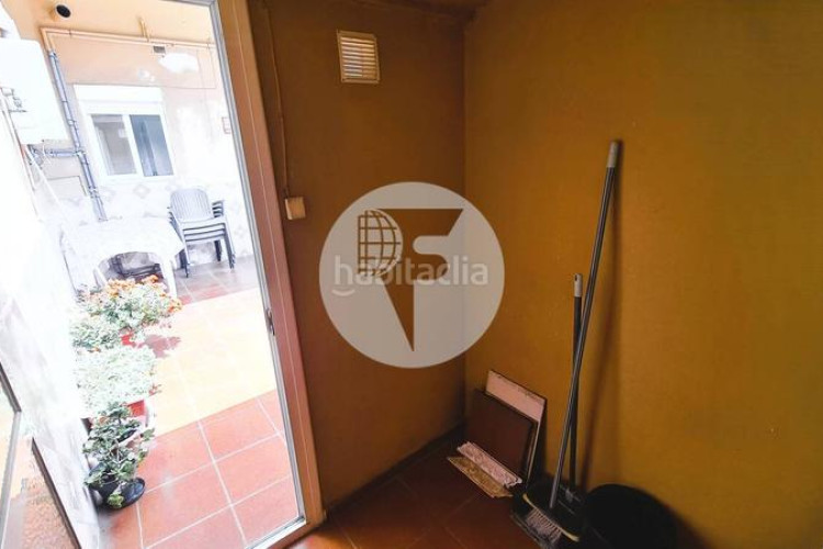 Piso descubre este piso funcional y con mucho potencial! en Terrassa