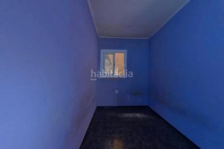 Piso errassa (barcelona). "okupado" (no se puede visitar ni hipotecar). en Terrassa