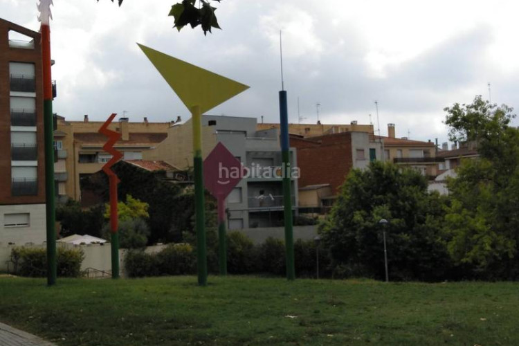 Piso gran piso en el barrio de sant pedro, 4 habitaciones. entrega inmediata en Terrassa