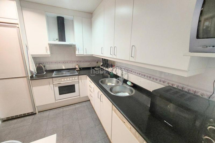 Piso gran piso en el barrio de sant pedro, 4 habitaciones. entrega inmediata en Terrassa