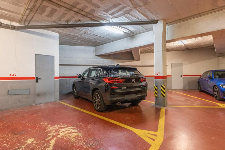 Ático  dúplex con terrazas y vistas panorámicas a un paso del centro , plaza de parking incluida en Terrassa