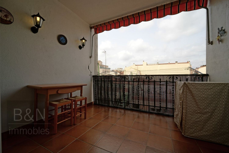 Un hogar reformado, con doble salida exterior y solo un vecino.