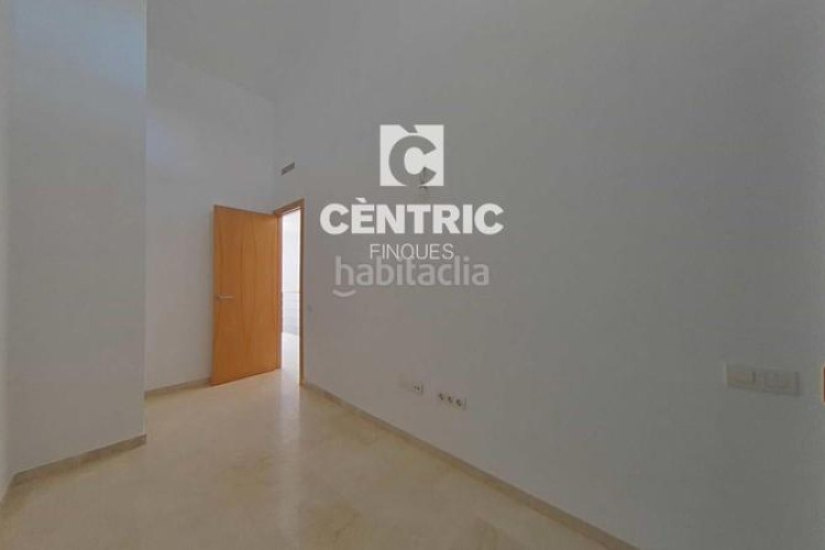 Dúplex piso reformado con 3 habitaciones y alquiler activo inversión con recorrido! en Terrassa